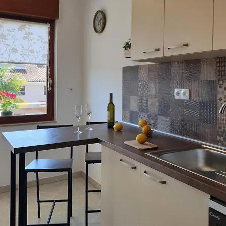 Apartment Vladimir 6 Pax Crikvenica