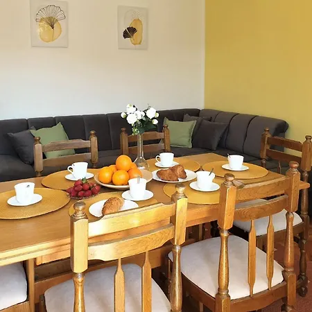 Vladimir V With Parking Near Center Appartement